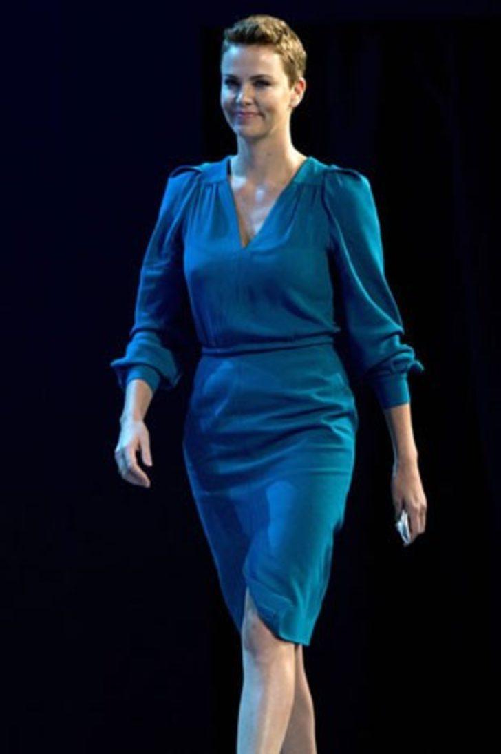 Yaşayan en seksi kadın Charlize Theron! G2