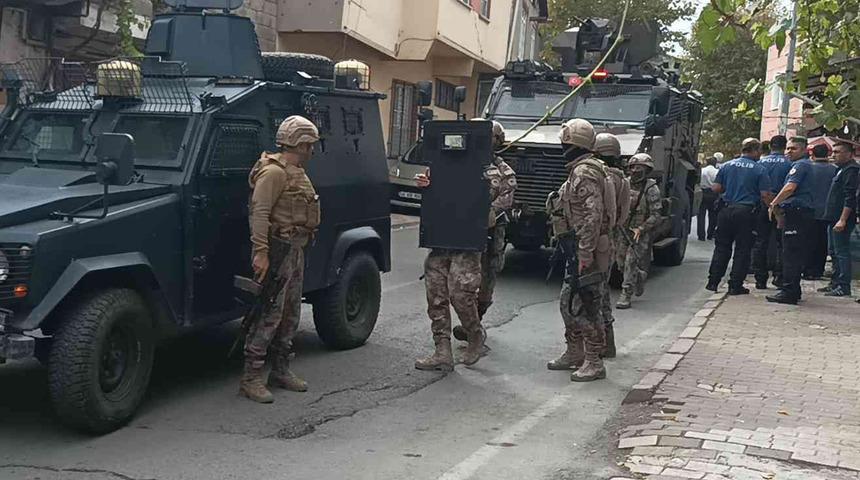 Gasp ve darp ihbarından sonra aranan şüpheliler polislere ateş açtı! Bölgeye özel harekât sevk edildi; Vali'den açıklama geldi