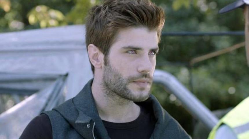 Yıldızların Altında Dizisine S&uuml;rpriz oyuncu! &Ouml;zge G&uuml;rel Partneri Berk Cankat oldu