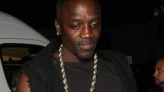 Dünyaca ünlü şarkıcı Akon Türkiye’de saç ektirdi! Türkler iki konuda çok iyi...