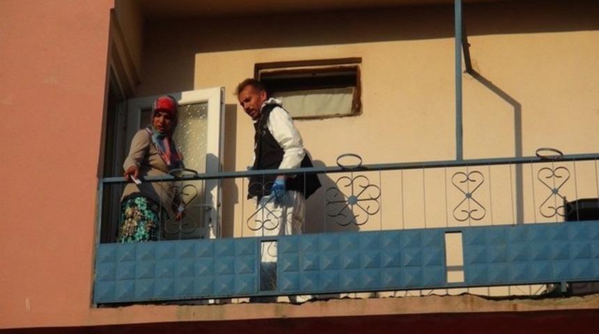 Kendi yaptığı bombayı ayrı yaşadığı eşinin evinin &ouml;n&uuml;nde patlattı 