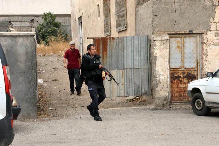 Kahramanmaraş'ta hareketli gün! Kaçtılar ama yakalanmaktan kurtulamadılar... Mahalleli biri kadın iki kişiyi linç etmek için sıraya girdi G2