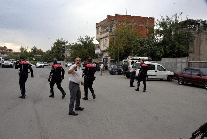 Kahramanmaraş'ta hareketli gün! Kaçtılar ama yakalanmaktan kurtulamadılar... Mahalleli biri kadın iki kişiyi linç etmek için sıraya girdi G5