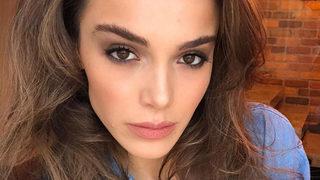 Sevişme sahnesiyle gündem olan Hafsanur Sancaktutan yine çok cesur! Dekoltesine yorum yağdı