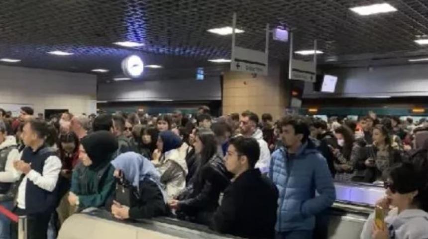 Marmaray intiharı son dakika haberleri: Marmaray Yenikapı intiharı videosu sosyal medyada gündem oldu