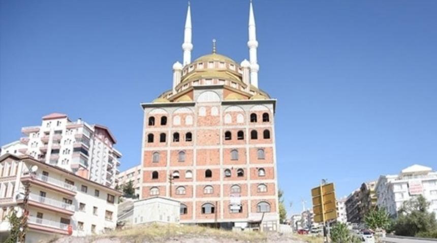 Ankara'da mimari harikası apartman üstü cami