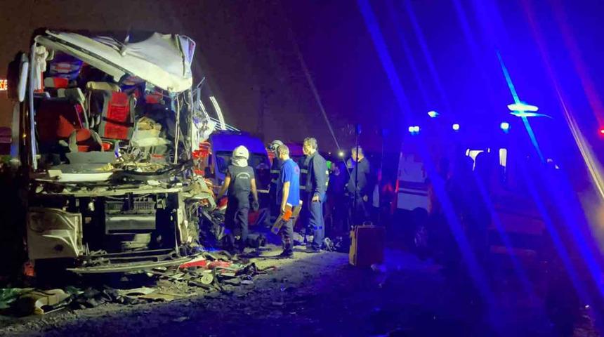 Batman'da yolcu otobüsü kaza yaptı! 1 ölü, 22 yaralı