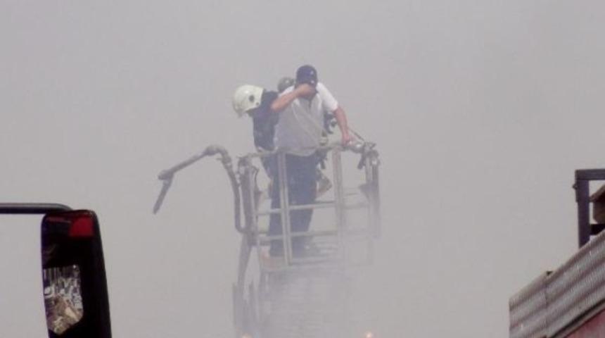 Şanlıurfa&rsquo;da gıda deposunda yangın