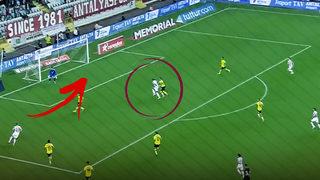 SON DAKİKA: Antalyaspor - İstanbulspor maçında inanılmaz pozisyon! Spiker bile şaşkına döndü... İşte o anlar