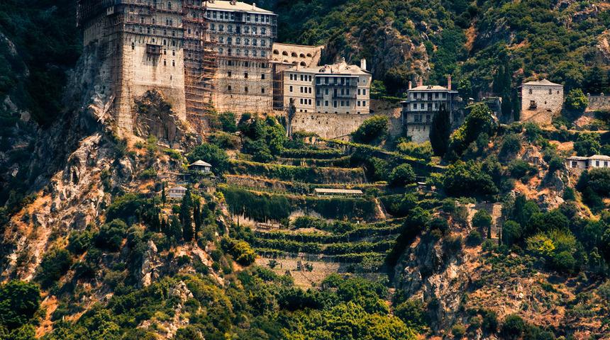 Kadınların girmesi yasak! 1139 yıldır özerk olan Yunanistan'ın Aynoroz Yarımadası'ndaki Osmanlı belgeleri tarihe ışık tutuyor
