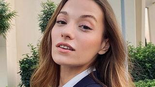 Duy Beni'nin Melisa'sı Sümeyye Aydoğan süper minisiyle poz verdi! Takipçileri sessiz kalamadı