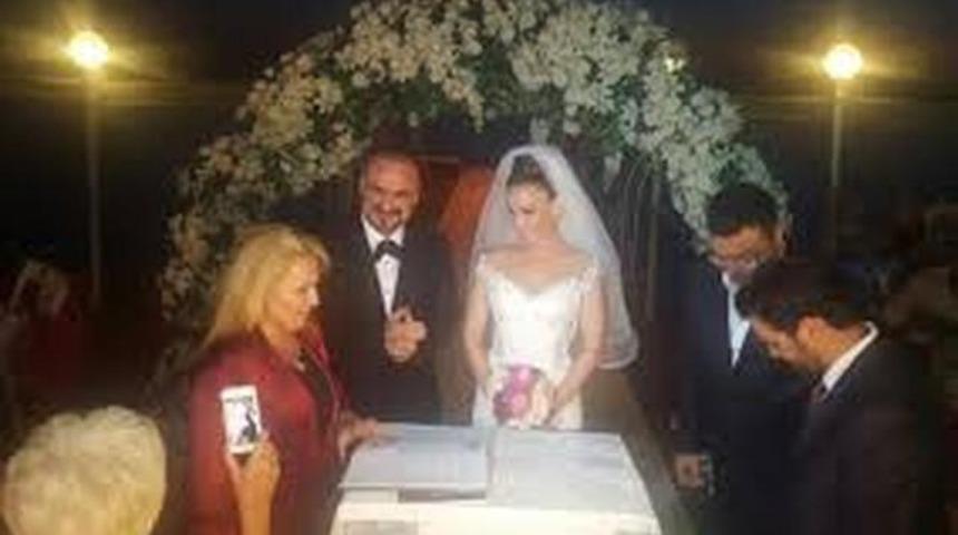 &Uuml;nl&uuml; Tenor Hakan Aysev Vokalist Banu Karaca İle Evlendi Kimdirler?