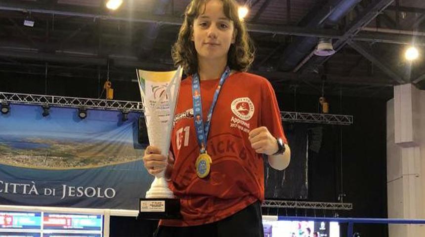 Hayatında hiç yenilmedi! Rizeli sporcu Dünya Şampiyonu...