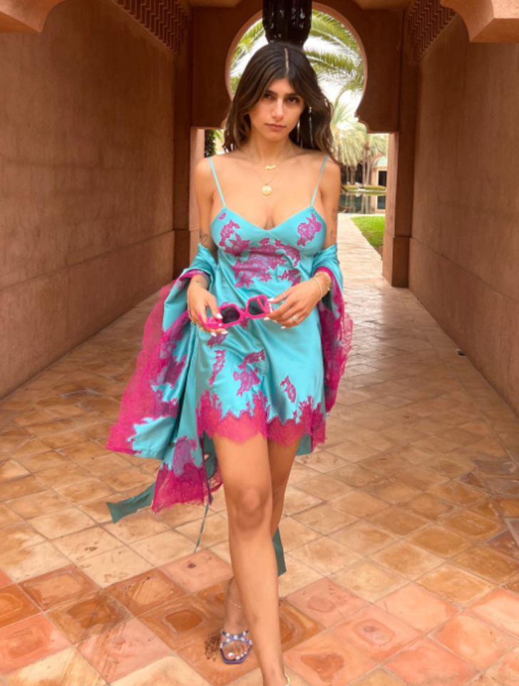 Eski yetişkin film yıldızı Mia Khalifa, seksi dansıyla büyüledi! Geceliğiyle twerk yaptığı anlar sosyal medyada gündem oldu G1