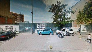 Belediyeye inşaat tepkisi: Belediye restore edeceğiz diye yıktığı caminin yerine rezidans yaptı