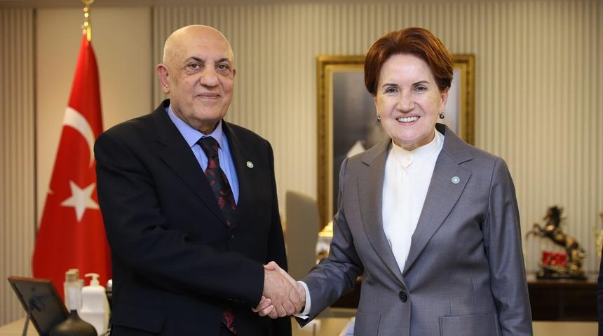 Bir isim daha İYİ Parti'ye katıldı! MHP ve AK Parti'de görev yapan Talip Kaban'ın rozetini Akşener taktı