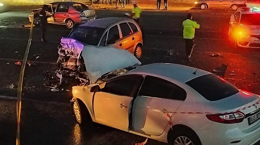 Adıyaman'da ortalık savaş alanına döndü! 3 otomobil birbirine girdi... Bir kişi öldü 10 kişi yaralandı