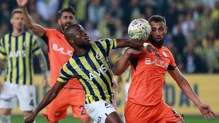 Son dakika: Nefes kesen maçta Fenerbahçe, Başakşehir'i devirdi ve liderlik koltuğuna oturdu! Diego Rossi 3 puanı getirdi...