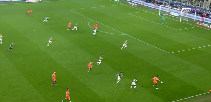 Son dakika: 'Liderlik kurtarışı!' Fenerbahçe'ye Başakşehir karşısında galibiyeti getiren an! Altay Bayındır'dan 90+4. dakikada müthiş reaksiyon... G1