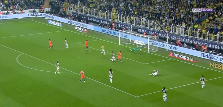 Son dakika: 'Liderlik kurtarışı!' Fenerbahçe'ye Başakşehir karşısında galibiyeti getiren an! Altay Bayındır'dan 90+4. dakikada müthiş reaksiyon... G5