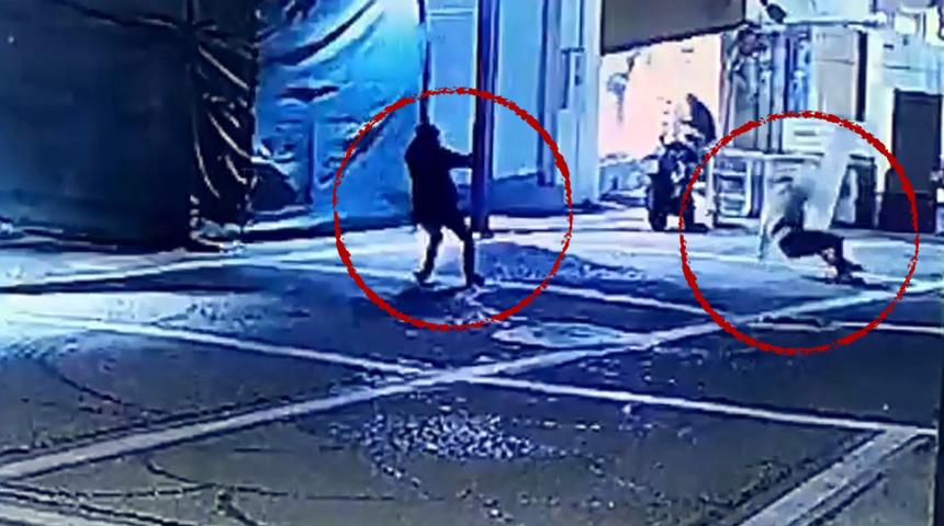 Husumetlisini silahla kovaladı! Sokak ortasında ateş etti...