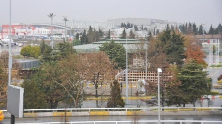 Devlet Konukevi'nin etrafına güvenlik duvarı