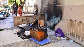 Öğrencilerin yaptığı kedi ve köpek evlerini yaktılar!