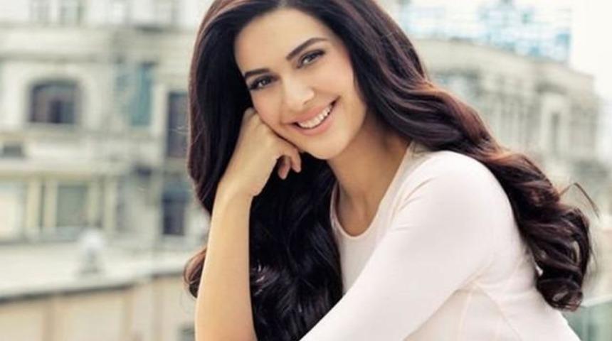 Vatanım Sensin Oyuncuları - Azize ( Bergüzar Korel ) kimdir?