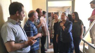 Kışanak'tan, bombalı saldırıda ölen anne-kızın yakınlarına taziye ziyareti