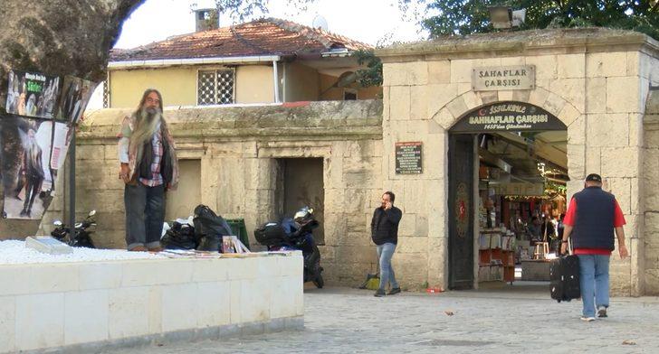 58 yıldır altından ayrılmıyor! Öğreneni şaşırtan dostluk ölümsüzleştirildi, o çınar ağacına adı verildi G4