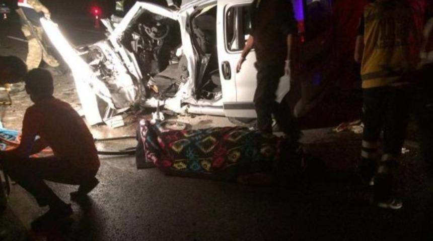 İmranlı'da kaza: 3 ölü, 5 yaralı