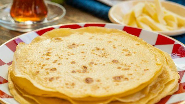 Bir tanesi asla yetmeyecek: Sütsüz krep tarifi! Krep nasıl yapılır?