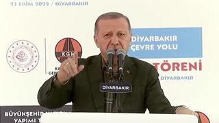 Diyarbakır'daki pankart Erdoğan'ın dikkatini çekti: Reis paradan altı sıfırı sen attın biz de...