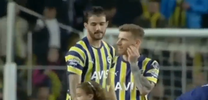 'Jorge Jesus'u görünce dizlerinin bağı çözüldü, çocuğunu bıraktı!' Fenerbahçeli Gustavo Henrique'nin Portekizli çalıştırıcıya saygısı taraftarların beğenisini topladı... G5