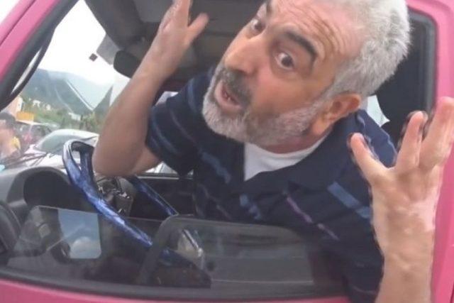 Paylaşım rekorları kıran kamyoncu ve motorcu kavgası 1