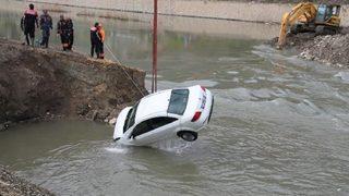 Yeşilırmak'a uçan otomobilin sürücüsü kayıp