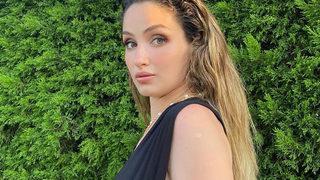 Kırgın Çiçekler'in Songül'ü Gökçe Akyıldız göğüs dekolteli pozlarını paylaştı! Beğeni yağdı