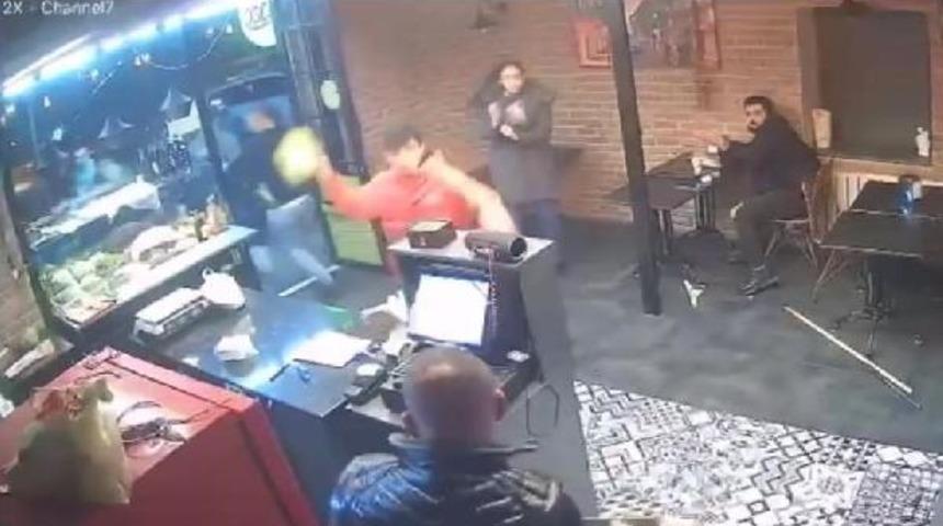 Çiğ köftecide dehşet... Önce tehdit, sonra darp ve silahlı saldırı! 'Haraç vermezsen yaşayamazsın'