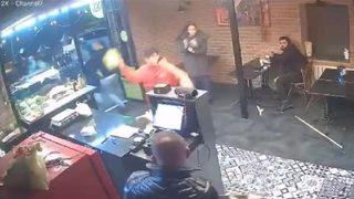 Çiğ köftecide dehşet... Önce tehdit, sonra darp ve silahlı saldırı! 'Haraç vermezsen yaşayamazsın'