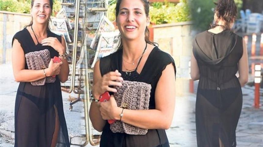 Zehra &Ccedil;ilingiroğlu Siyah Bikinili nefesleri kesti