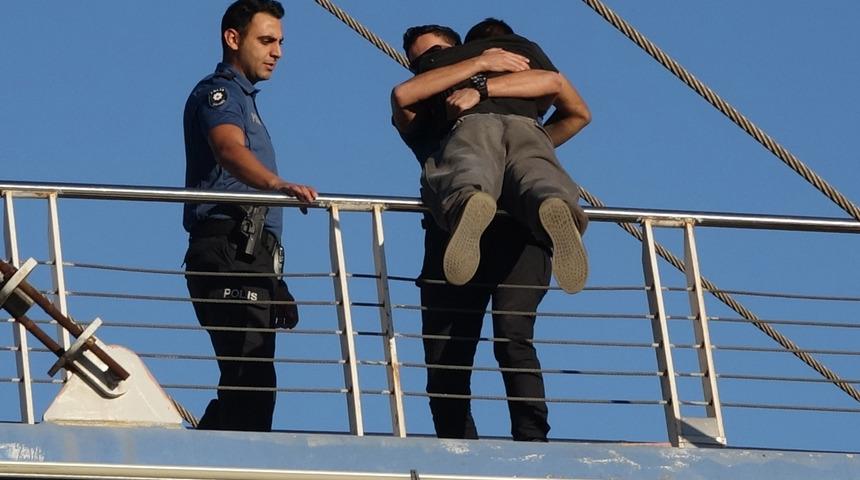 İntihardan böyle vazgeçti! Polisin sözleri sonrası gözyaşlarını tutamadı