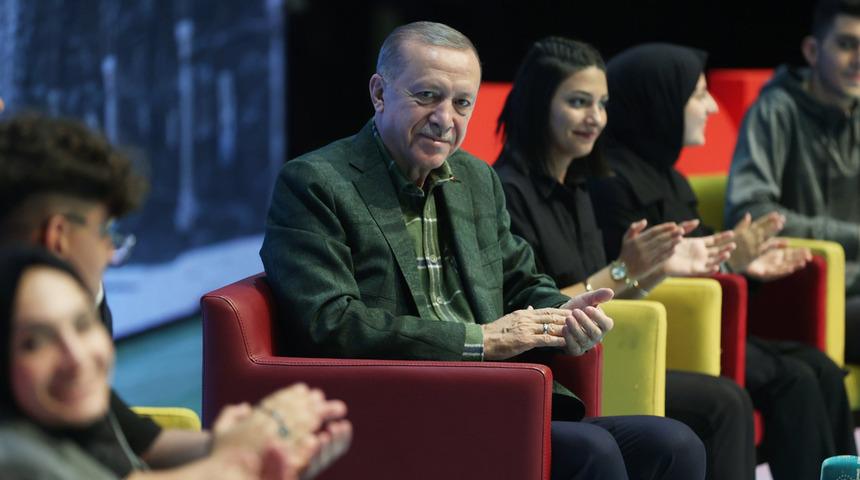 Cumhurbaşkanı Erdoğan Diyarbakır'da gençlerle buluştu... Ahmet Kaya'yla anısını da anlattı