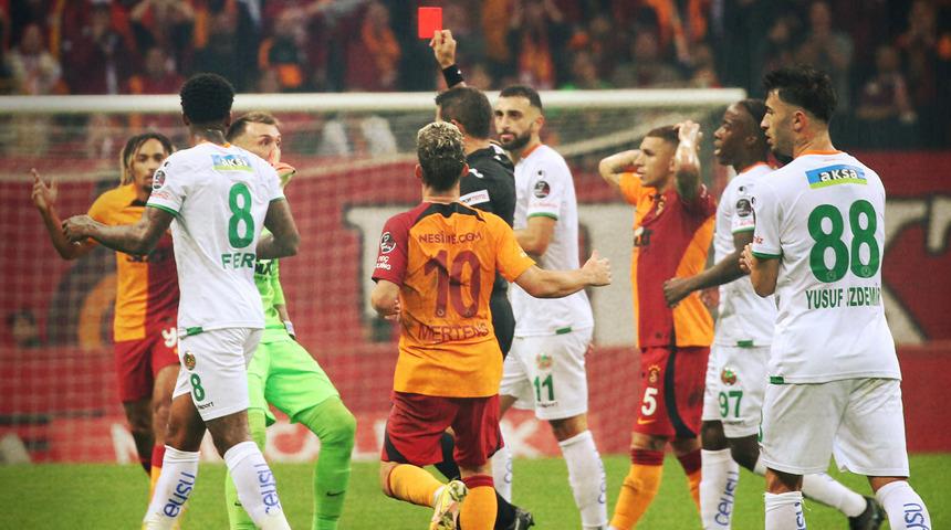 Galatasaray Alanyaspor ile 2-2 mağlup berabere kaldı! Nef Stadyumu'nda unutulmayacak maç...