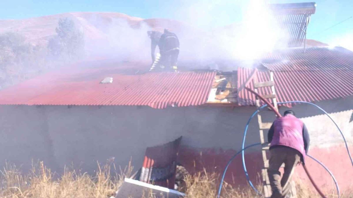 Bayburt&rsquo;ta &ccedil;atıda &ccedil;ıkan yangın s&ouml;nd&uuml;r&uuml;ld&uuml;