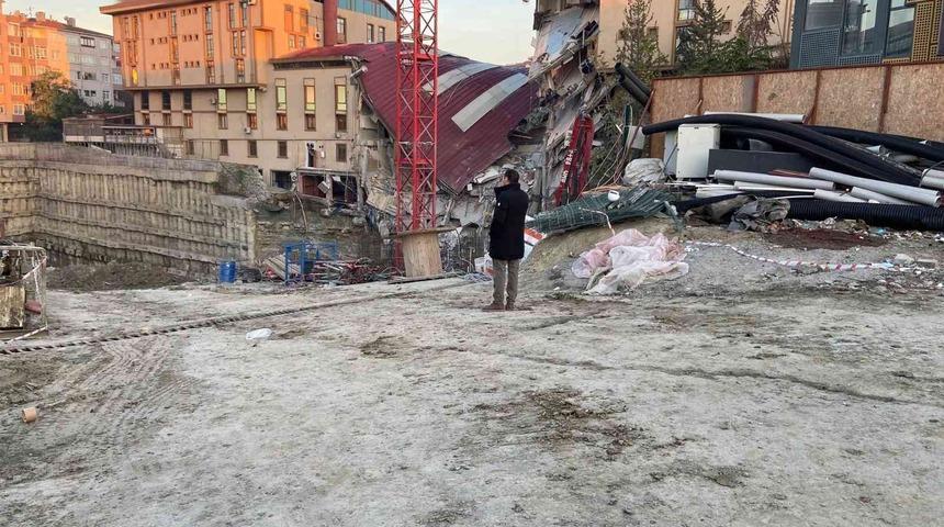 K&uuml;&ccedil;&uuml;k&ccedil;ekmece&rsquo;de &ccedil;&ouml;ken binanın bilan&ccedil;osu g&uuml;n ağarınca ortaya &ccedil;ıktı