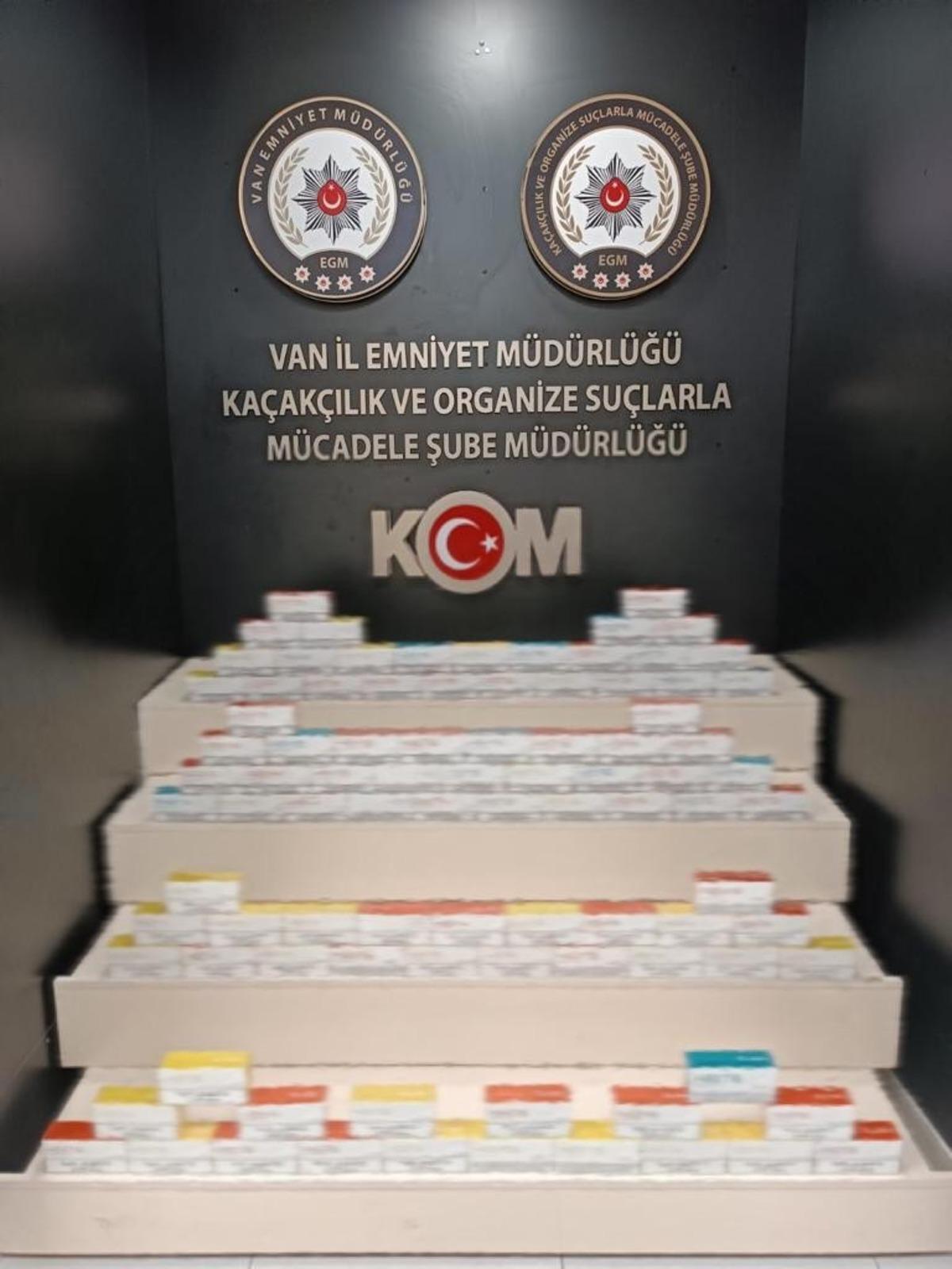 Van&rsquo;da el bombası ve g&uuml;mr&uuml;k ka&ccedil;ağı malzeme ele ge&ccedil;irildi