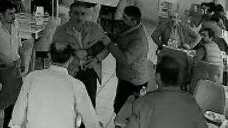 Van’da lokantada panik anları! Nefes borusuna yiyecek kaçan müşteriyi böyle kurtardı