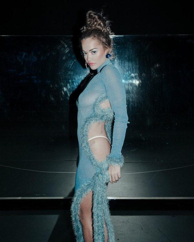 Rita Ora transparan elbisesiyle Instagram'ı salladı! Beyaz tangasını gizlemedi