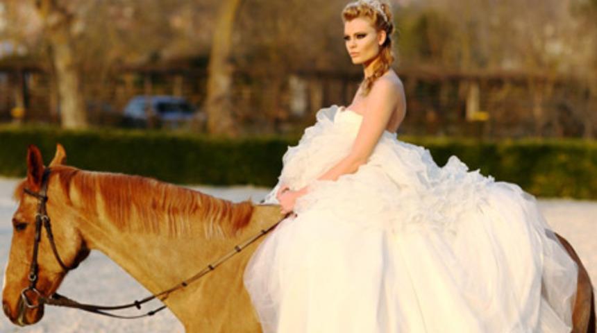 Aşık Gelin Sa&ccedil;ı !