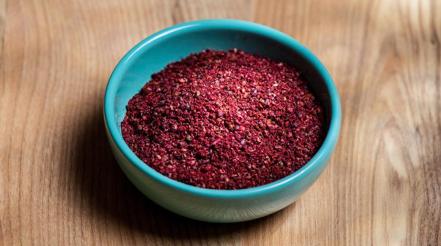 Sumak nasıl tüketilir, hangi yemeklerde kullanılır? Sumak tozu nasıl kullanılır?